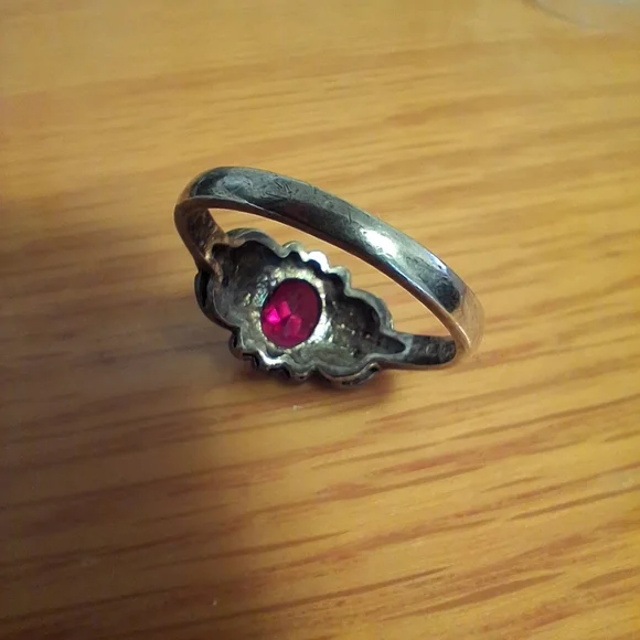 Vintage Sterling Silver Ring with Gemstone - Picture 2 of 2